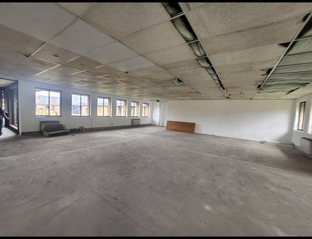 202M² OFFICE TO LET IN VORNA VALLEY